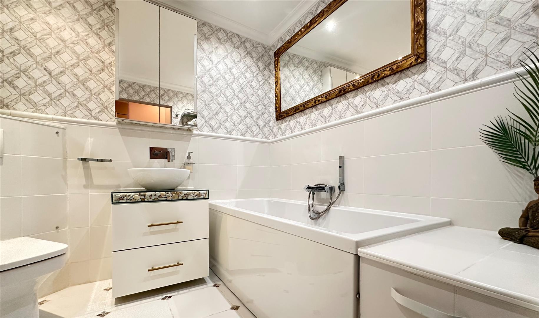 Image of Apartment - 2 Bedrooms - 2 Bathrooms for Sale in Gardiner's View-Gibraltar, Image 7